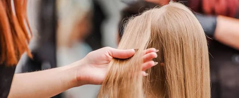 Ile kosztuje peruka w sklepie medycznym? Sprawdź ceny i porady